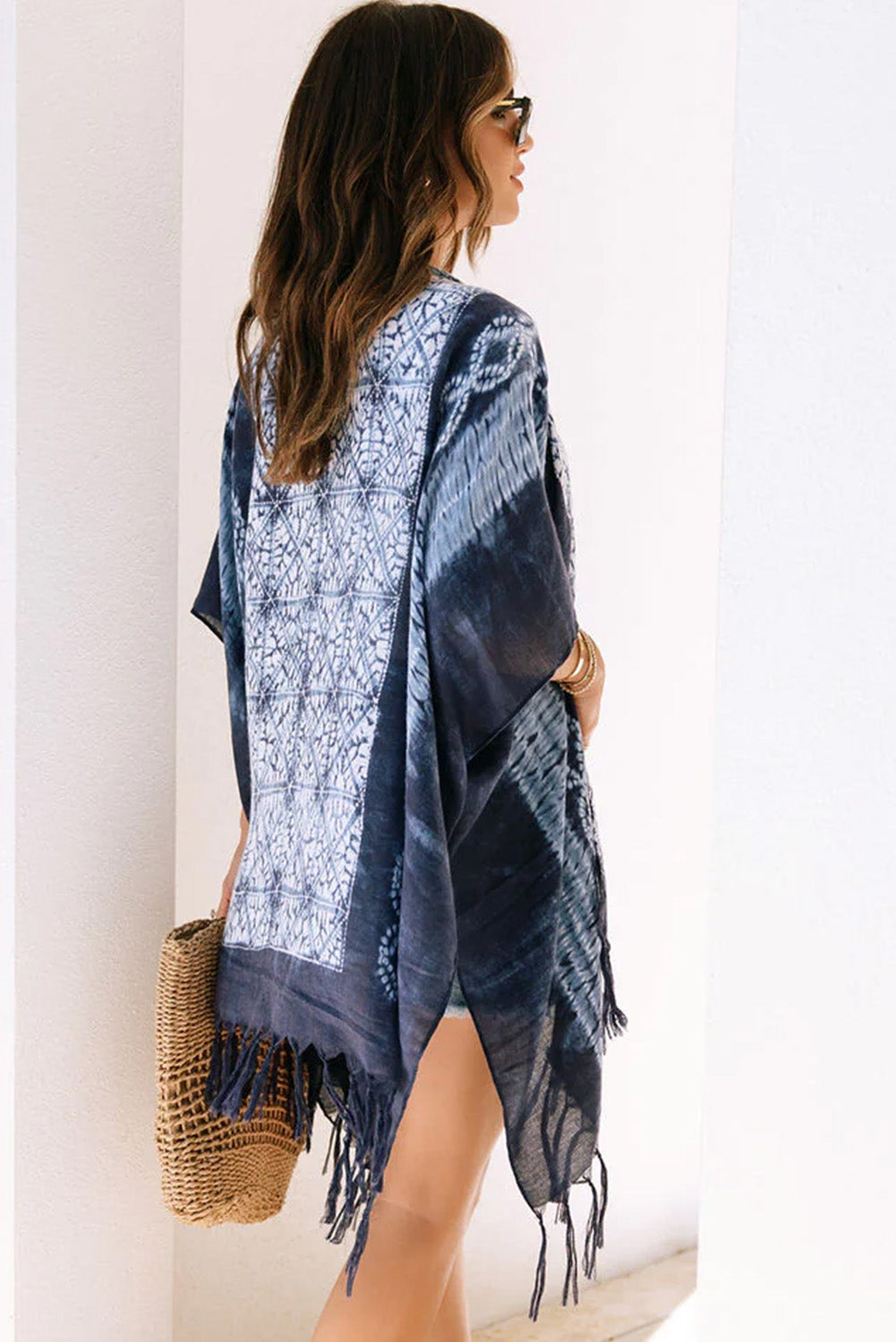 Kimono bleu tie-dye à manches courtes et pompons