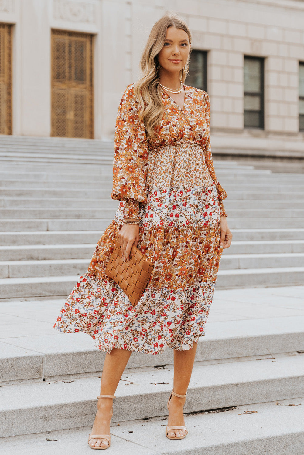 Robe orange à volants et patchwork floral mélangé