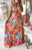 Robe longue multicolore à volants smockés et imprimé tropical vibrant