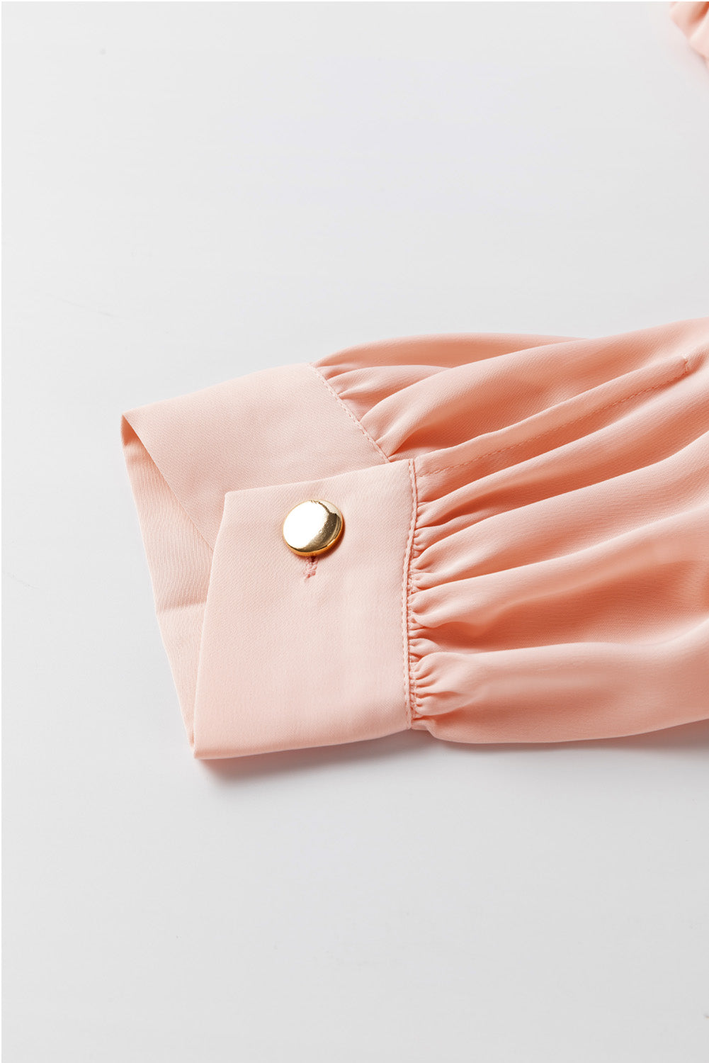 Chemise boutonnée à manches bouffantes et col à revers à volants rose