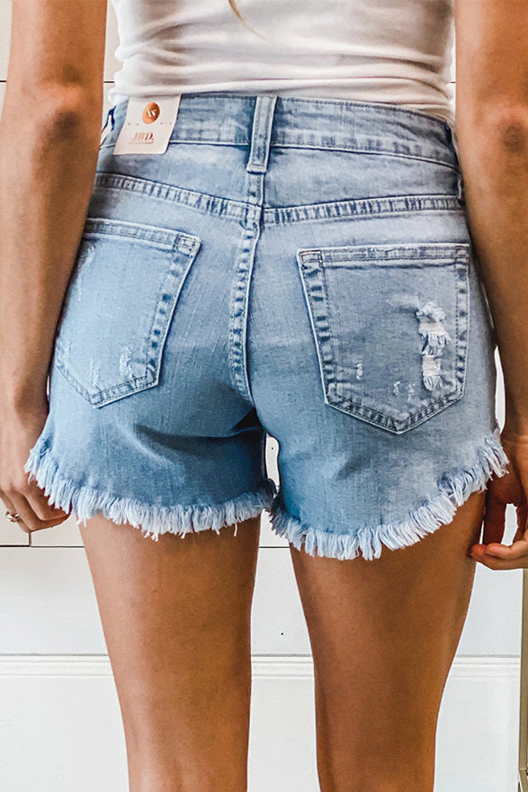 Short en jean bleu clair à ourlet effiloché