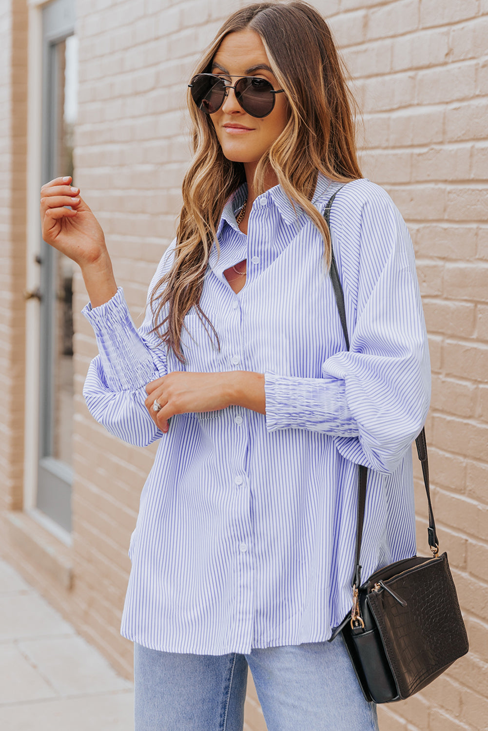 Chemise boyfriend rayée à revers et smockée avec poche