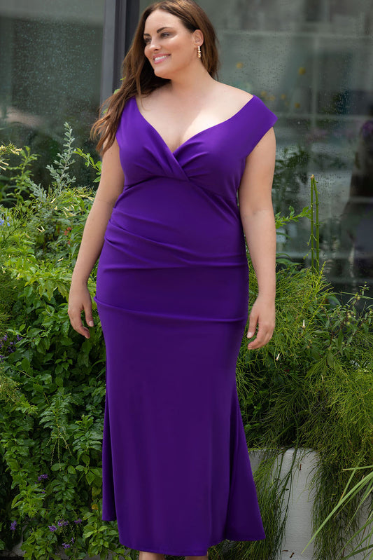 Robe longue ajustée et évasée plissée à col en V de grande taille violet