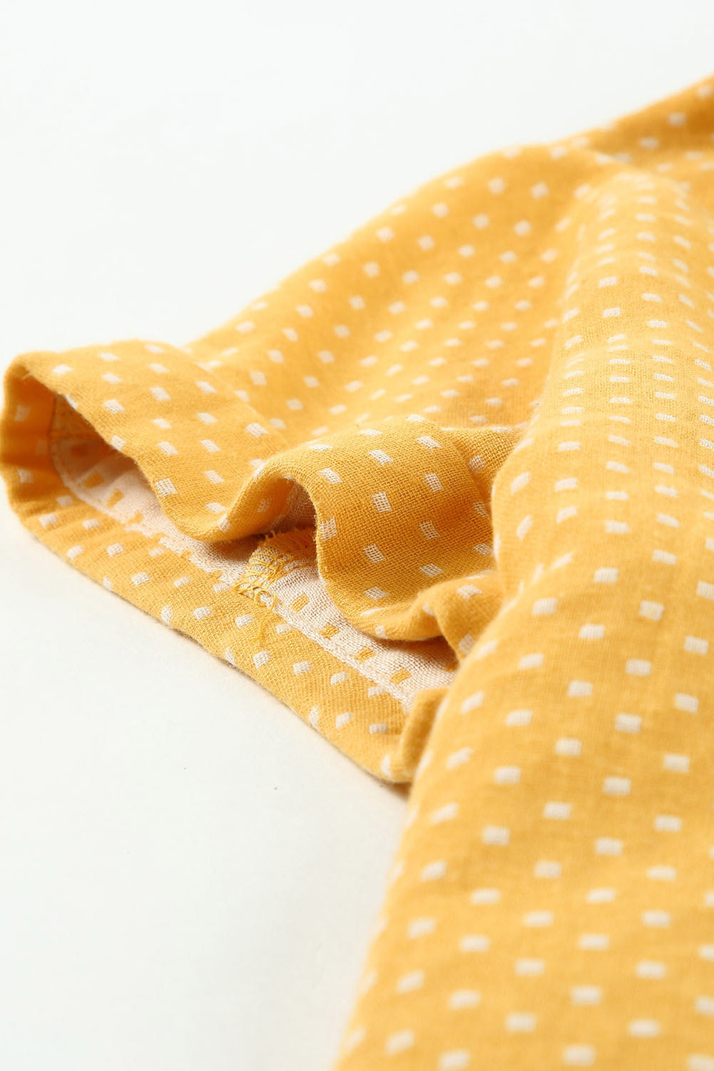 Chemise jaune roulée à manches courtes et imprimé à pois