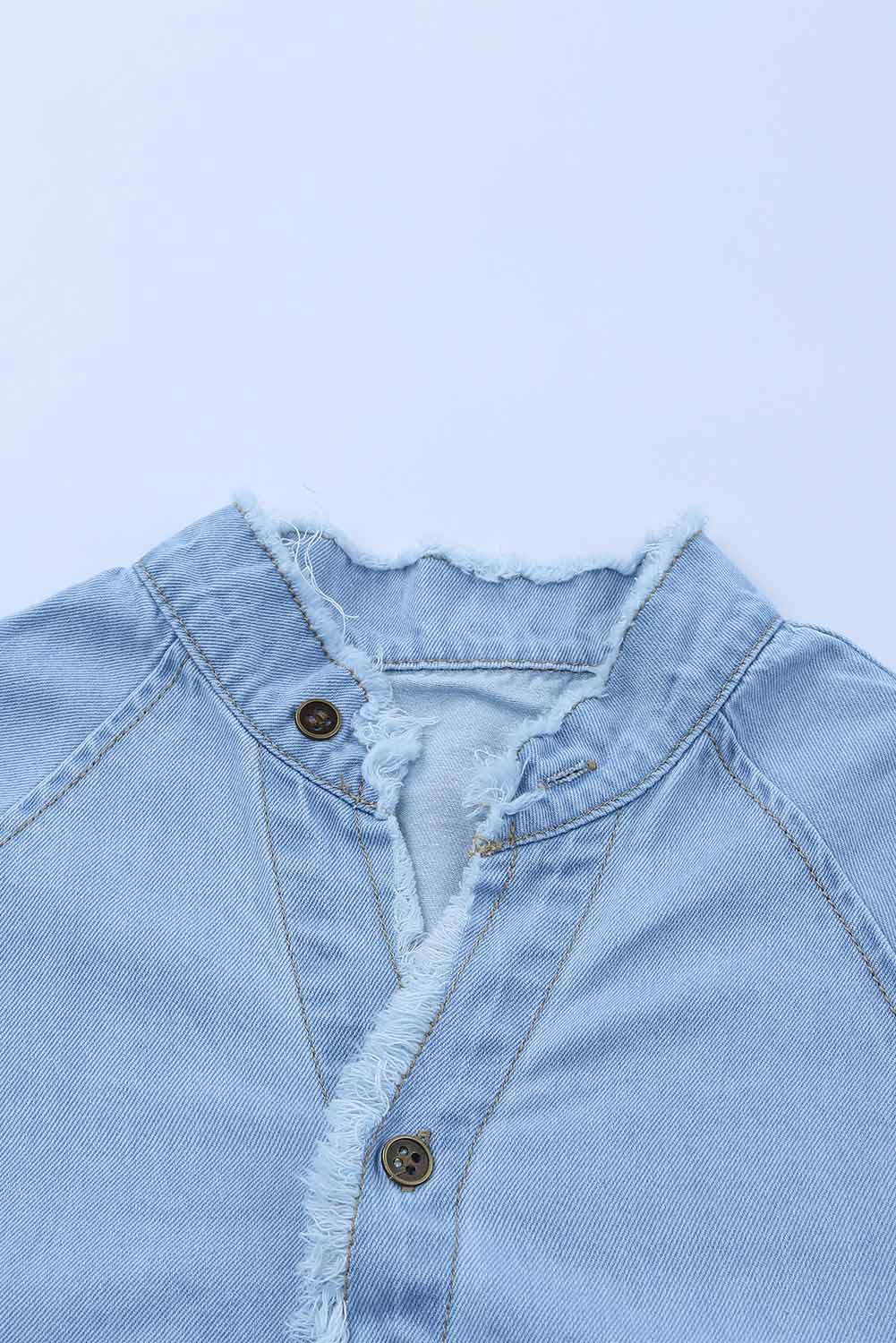 Chemise effilochée à poches en chambray bleu ciel