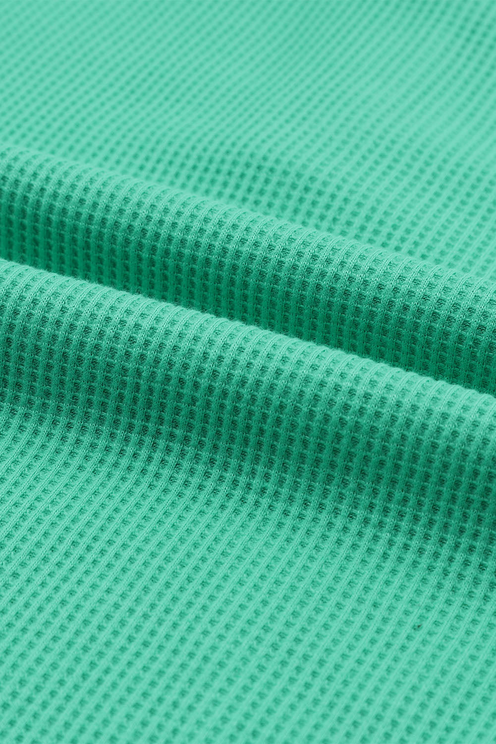 Haut Henley en tricot gaufré vert à encolure bordée