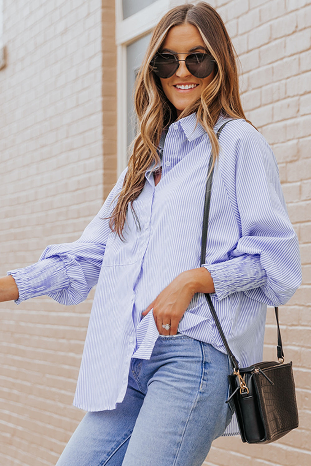 Chemise boyfriend rayée à revers et smockée avec poche