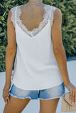 Débardeur camisole blanc à col en V et cils 