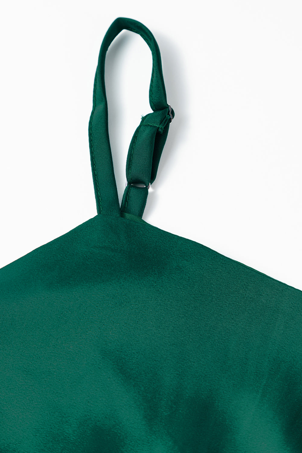 Robe haute basse plissée sans manches en satin vert avec poche