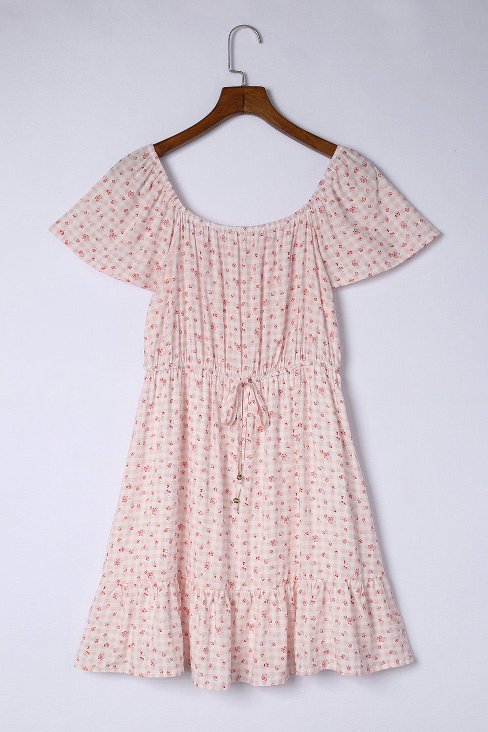 Robe florale rose à taille élastique et ourlet à volants