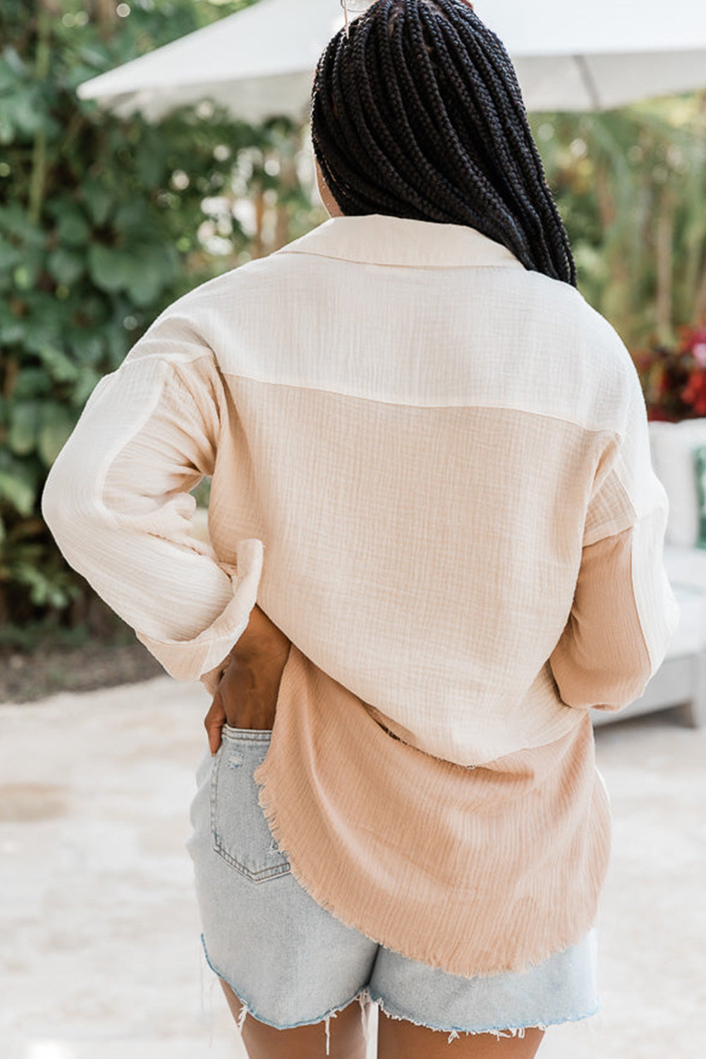 Chemise texturée boutonnée à blocs de couleur rose avec ourlet brut