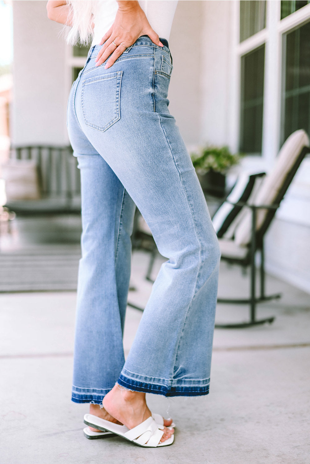 Jean évasé bleu ciel taille haute boutonné en détresse