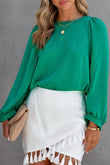 Blouse verte à col rond et manches longues bouffantes en satin