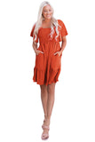 Mini-robe orange smockée à taille haute avec poches et volants