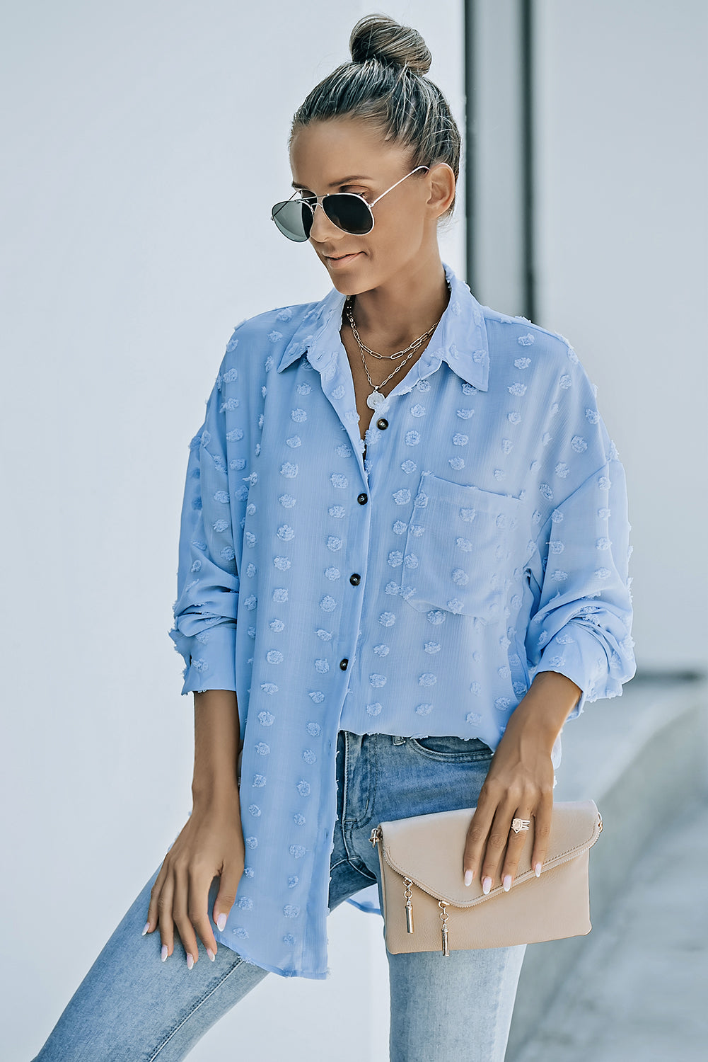 Chemise à manches longues et poche boutonnée bleu ciel à pois 