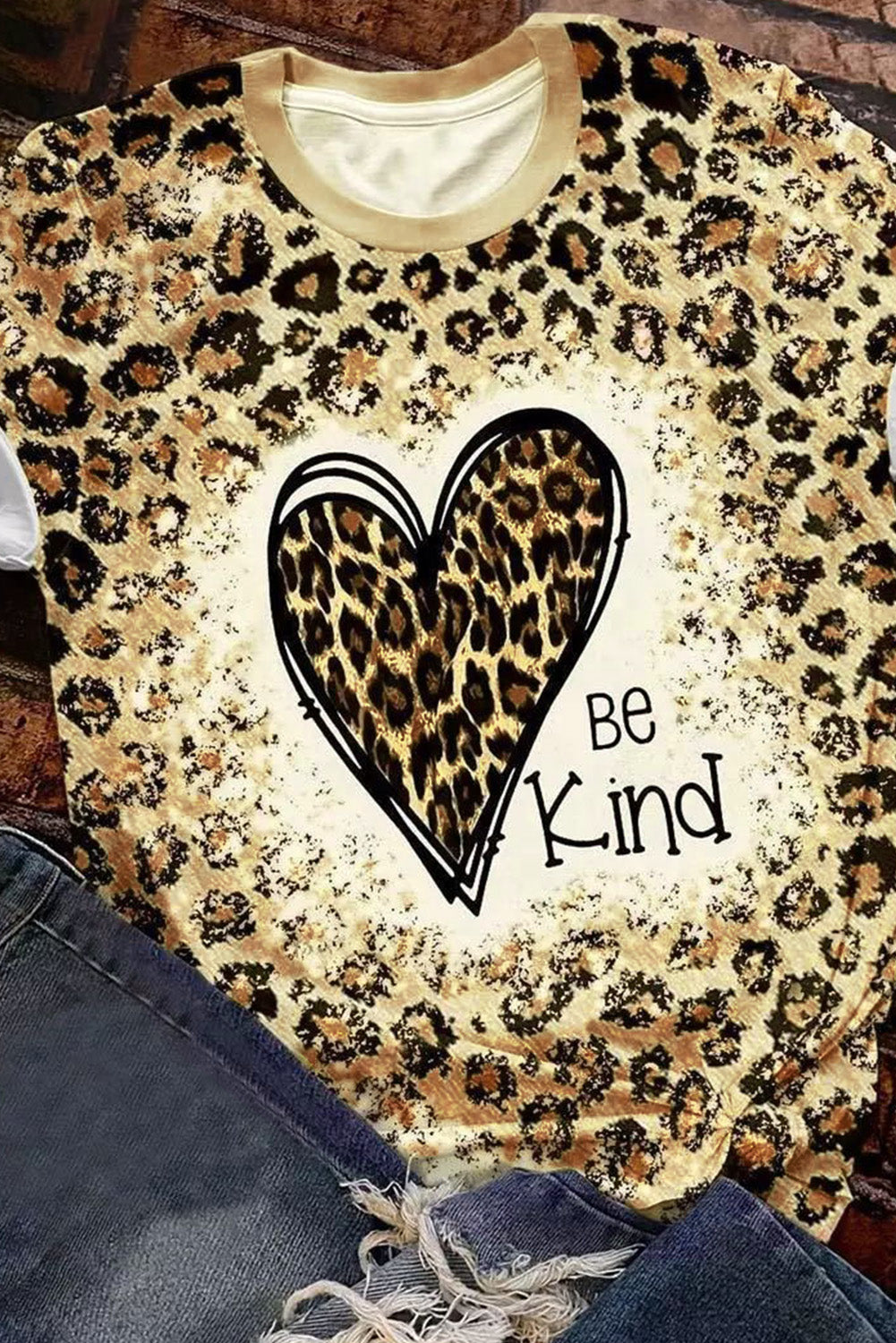 T-shirt à imprimé graphique Leopard Be Kind Heart 