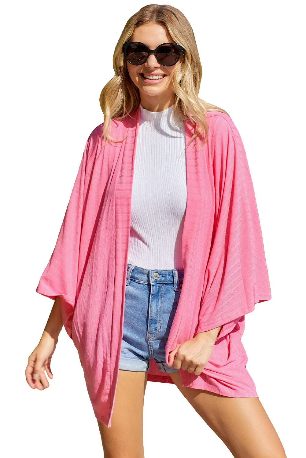 Cardigan en tricot rose à manches kimono ouvert sur le devant