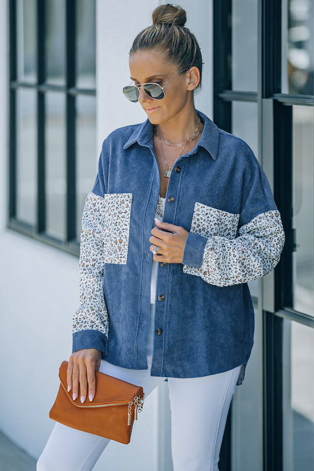 Veste chemise boutonnée en velours côtelé marron léopard