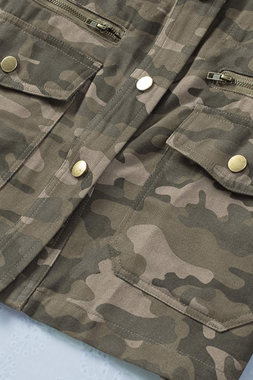 Veste boutonnée multi-poches à imprimé camouflage vert