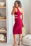 Robe moulante rouge asymétrique à une épaule et découpée avec fente