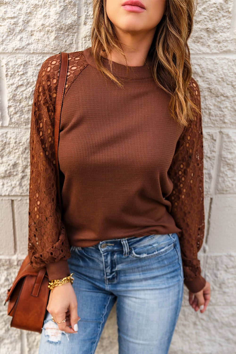 Haut en tricot gaufré à manches longues contrasté en dentelle marron