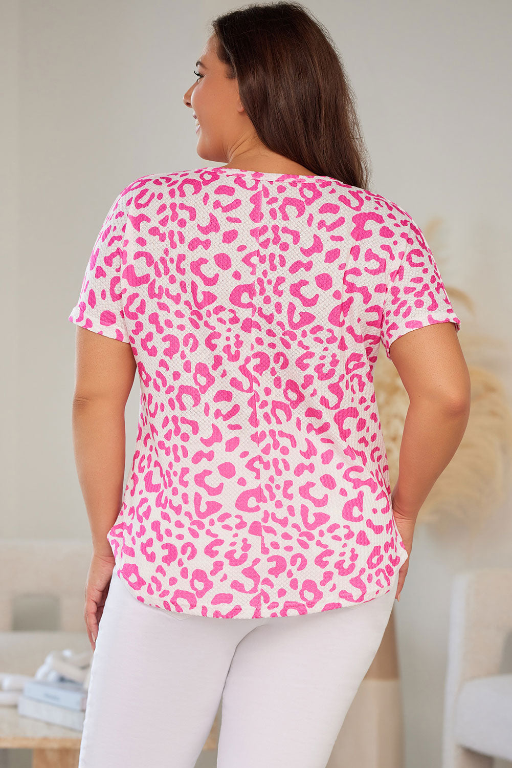 T-shirt en tricot texturé à manches courtes et imprimé léopard rose, grande taille