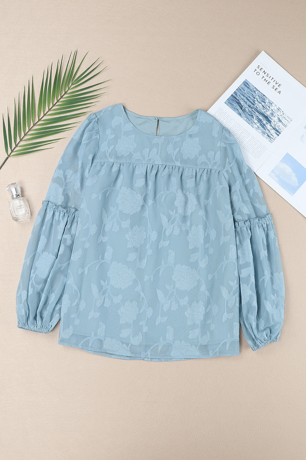 Blouse babydoll bleue texturée à volants et manches lanternes