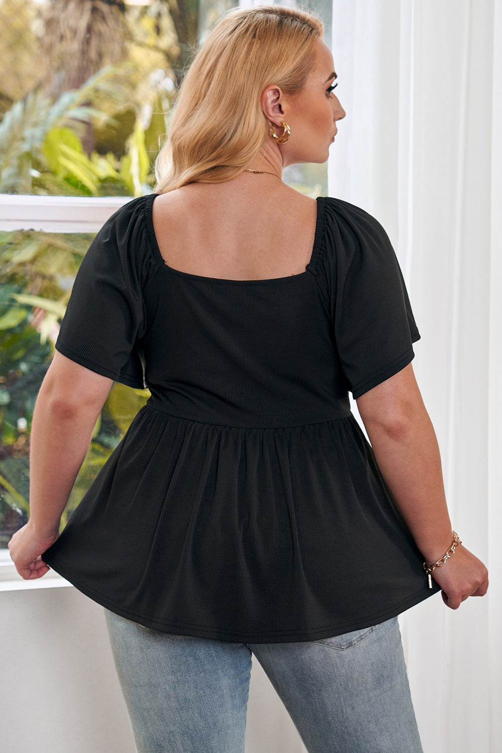 Haut babydoll noir froncé sur le devant de grande taille