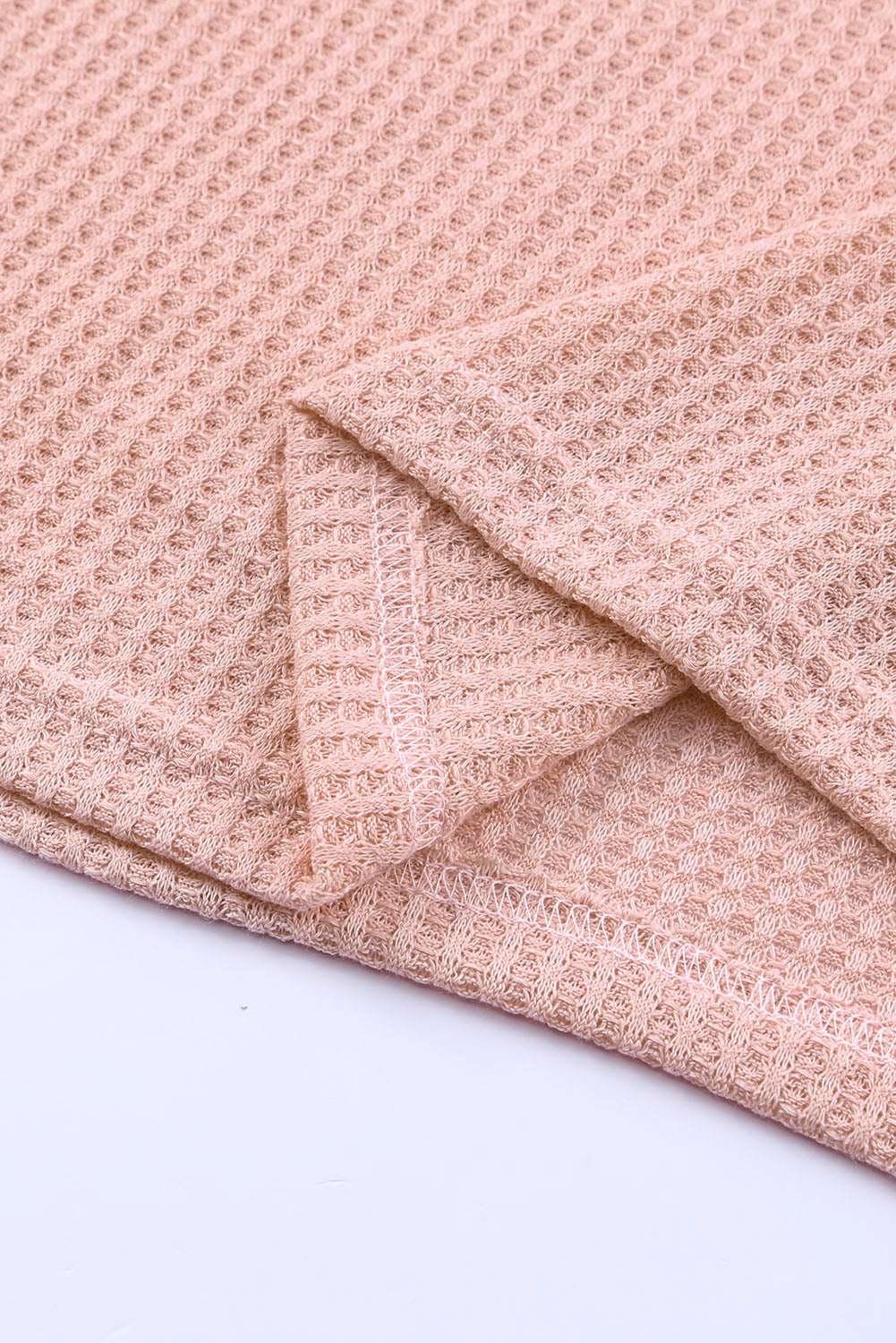 Haut en tricot gaufré rose à col large et droit