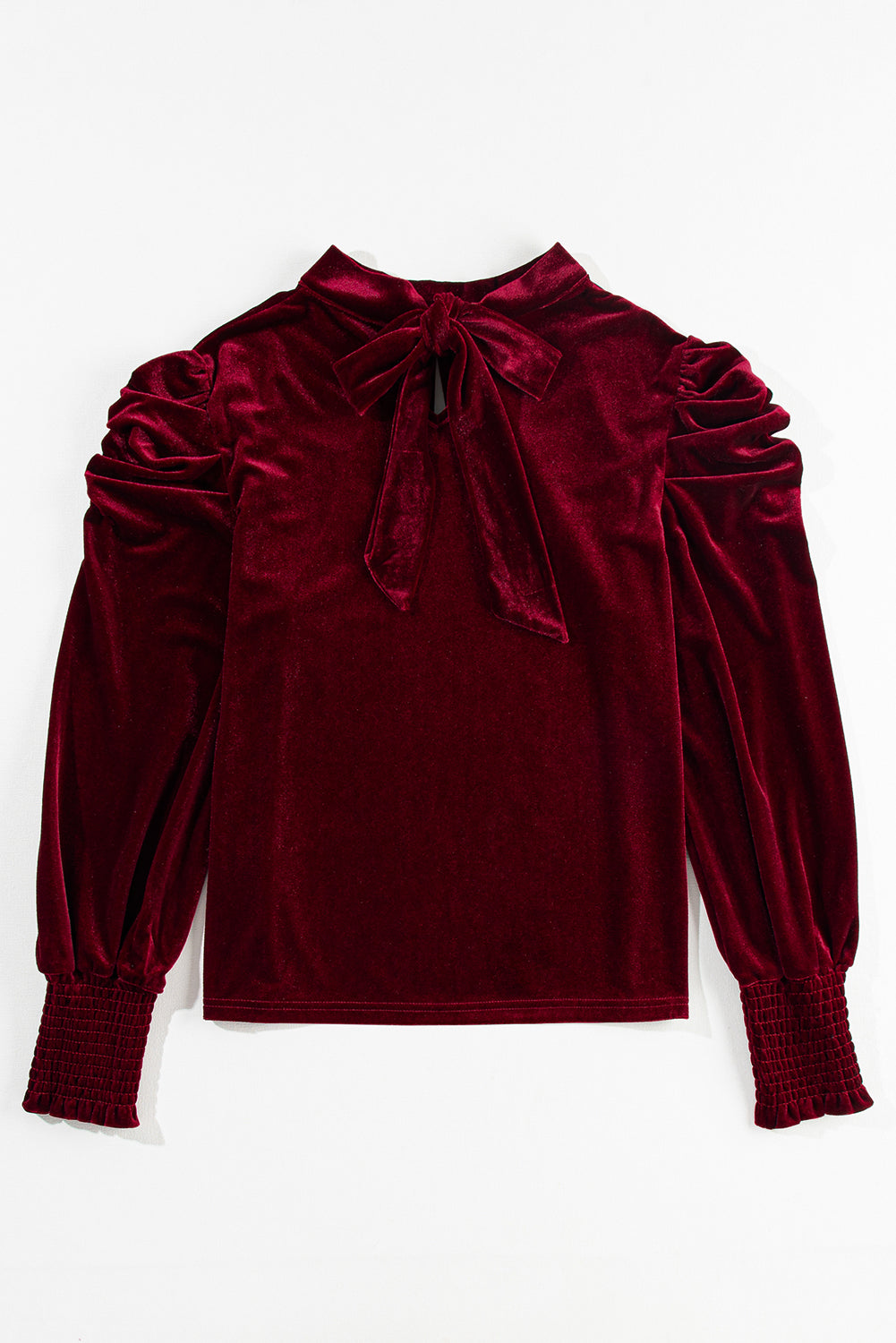 Blouse en velours rouge à col montant et manches bouffantes