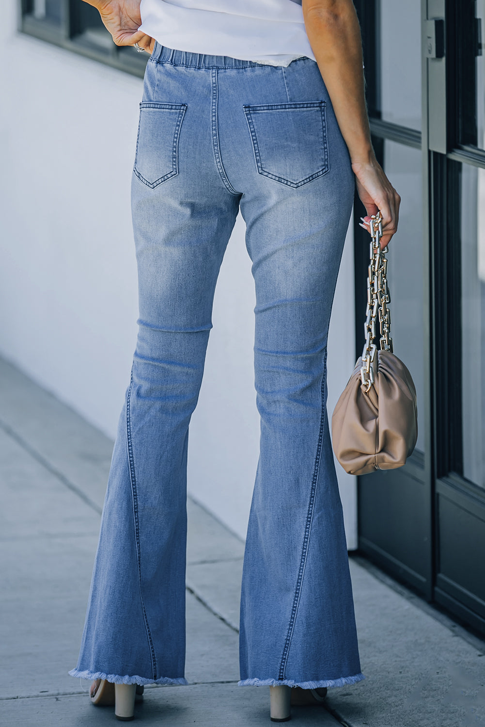 Pantalon en denim noir effet vieilli à cloche