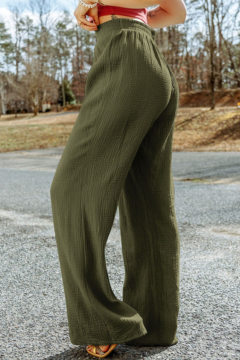 Pantalon large texturé vert froissé