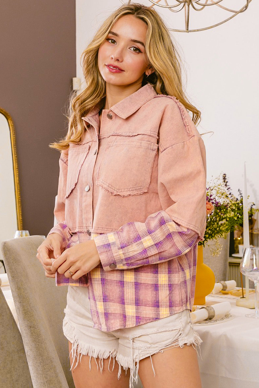 Veste contrastée rose à carreaux et patchwork effiloché