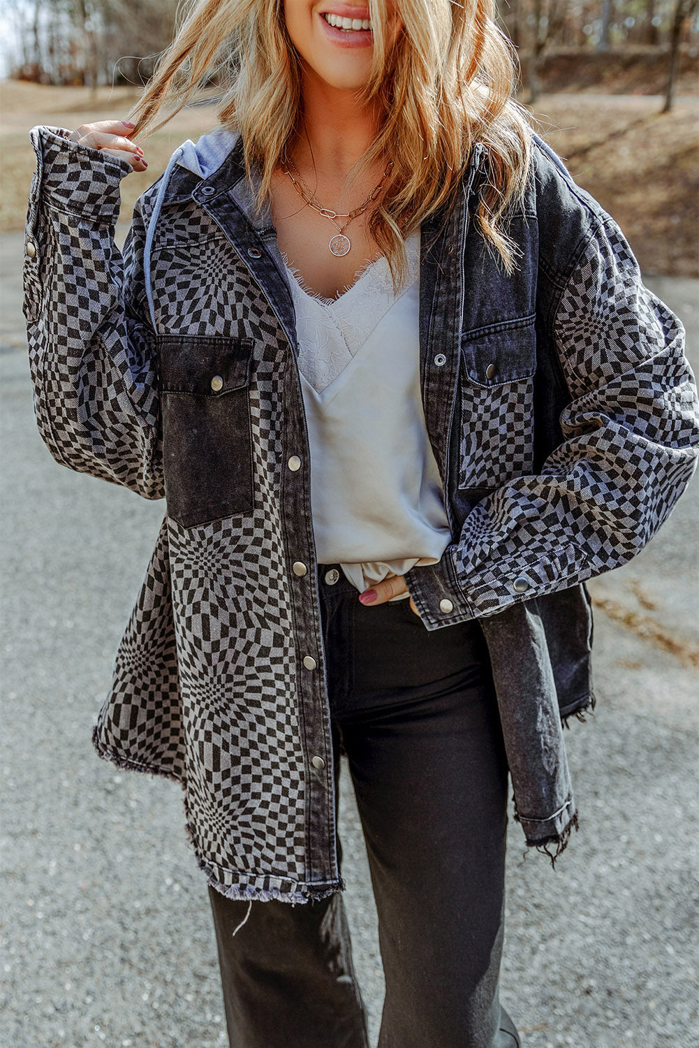 Veste en jean à capuche et ourlet effiloché gris à carreaux et patchwork