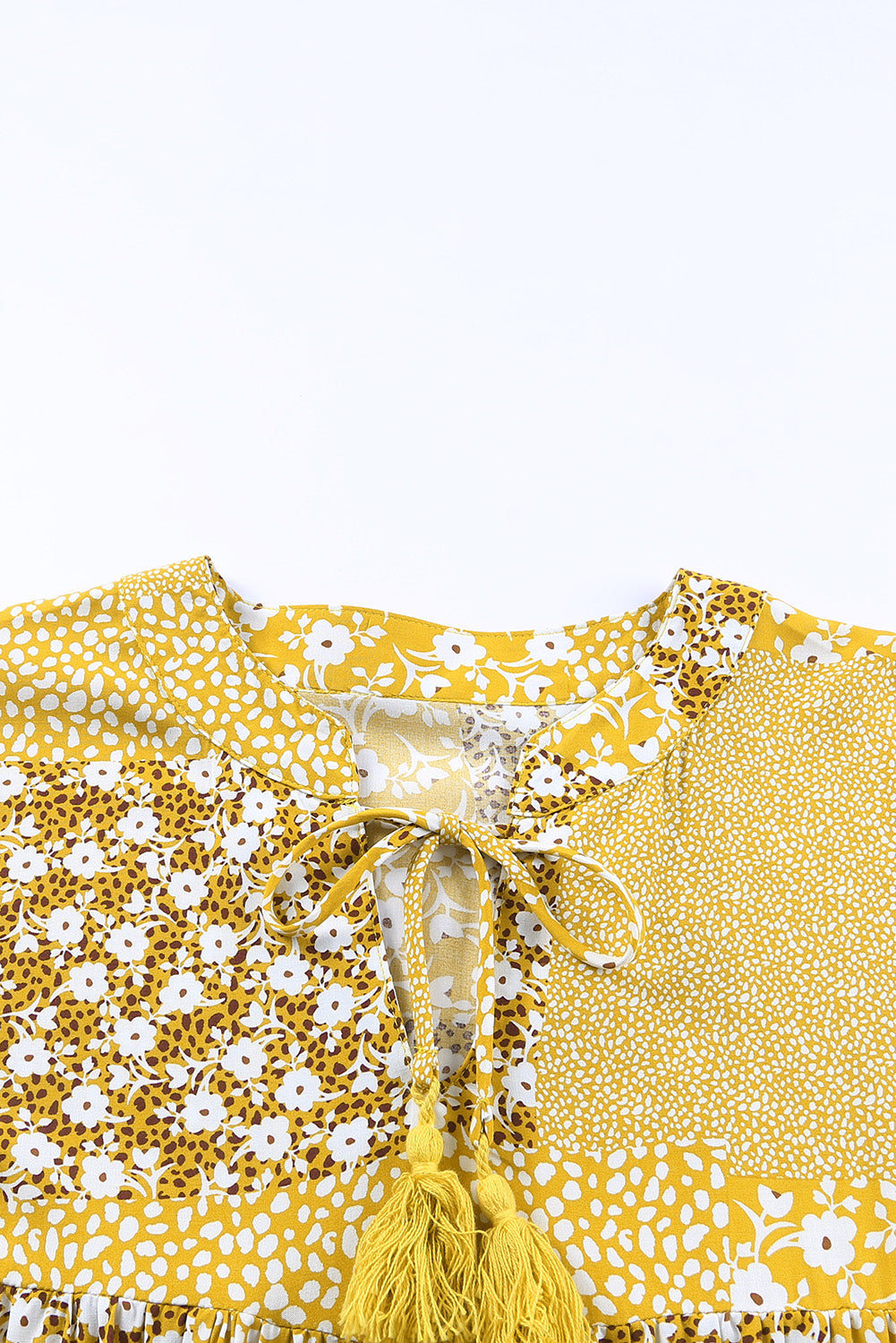 Chemisier nuisette jaune à pompons et patchwork floral style Boho