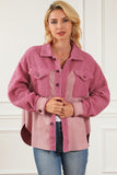 Veste sherpa rose avec poche à rabat boutonnée et color block