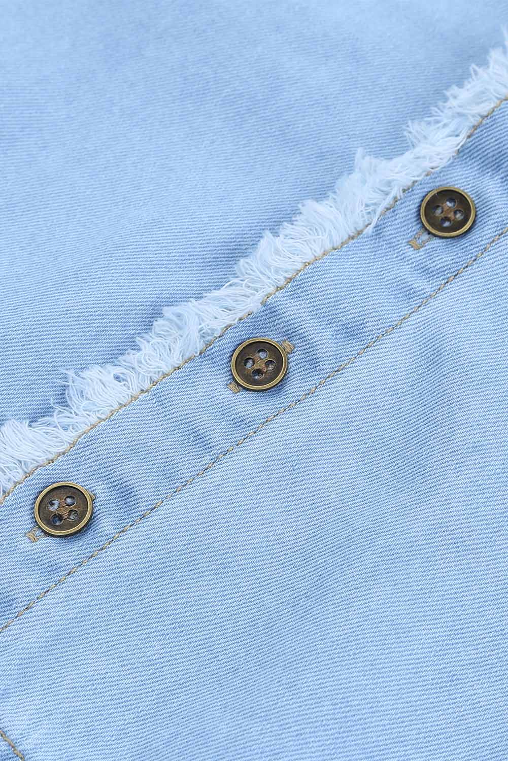 Chemise effilochée à poches en chambray bleu ciel