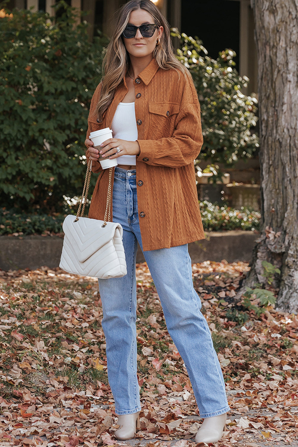 Veste longue orange en tricot texturé avec poche à rabat surdimensionnée