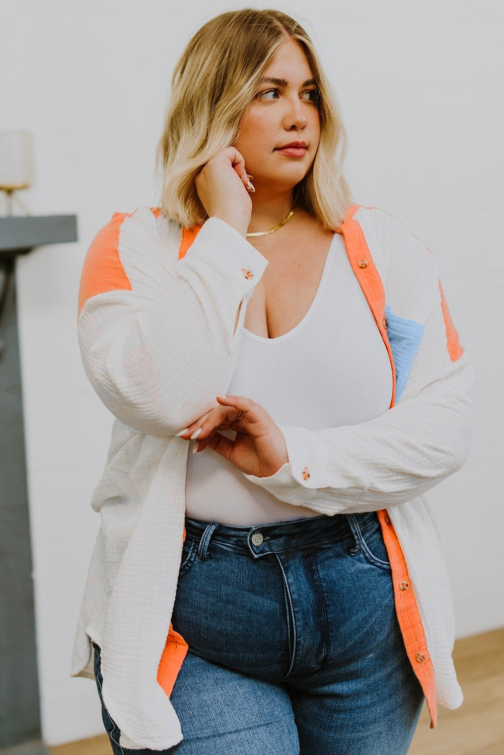 Chemise blanche froissée color block avec poche poitrine grande taille