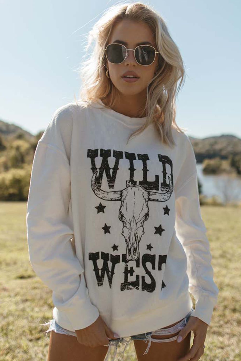 WILD WEST Steer Skull Graphic Ribbed Sweatshirt