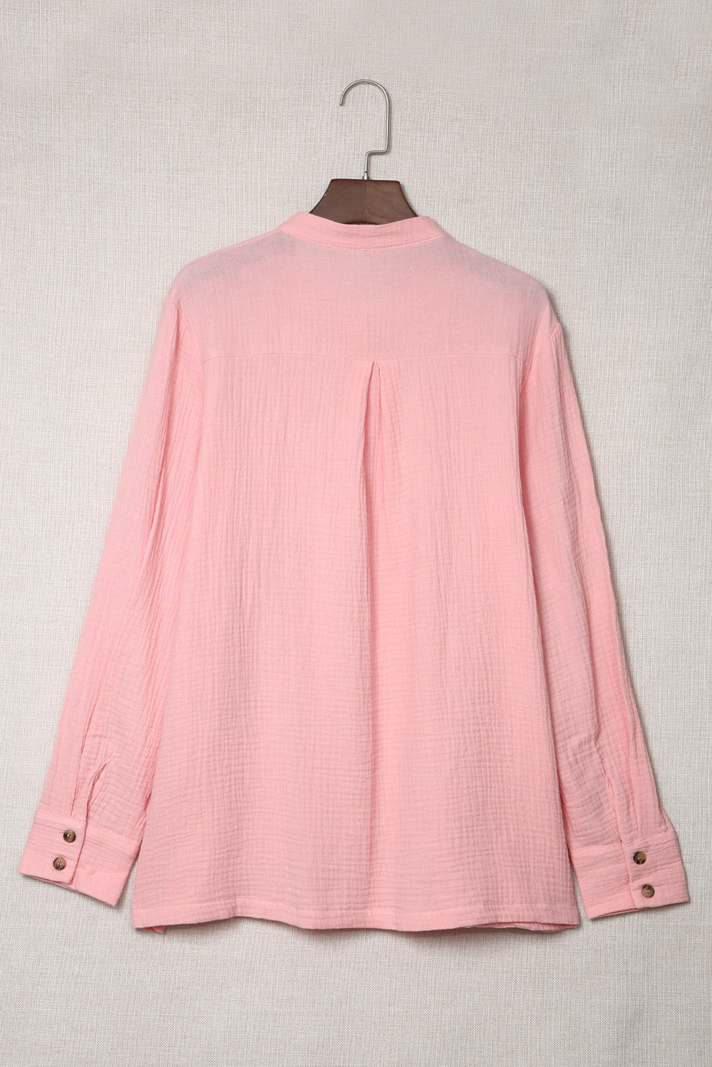 Blouse rose plissée en tricot gaufré à moitié boutonné