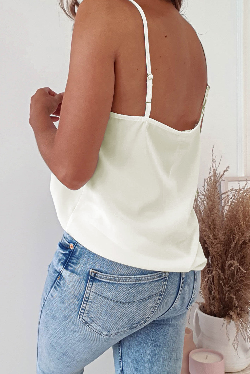 Scalloped V Neck Embroidered Camisole Top