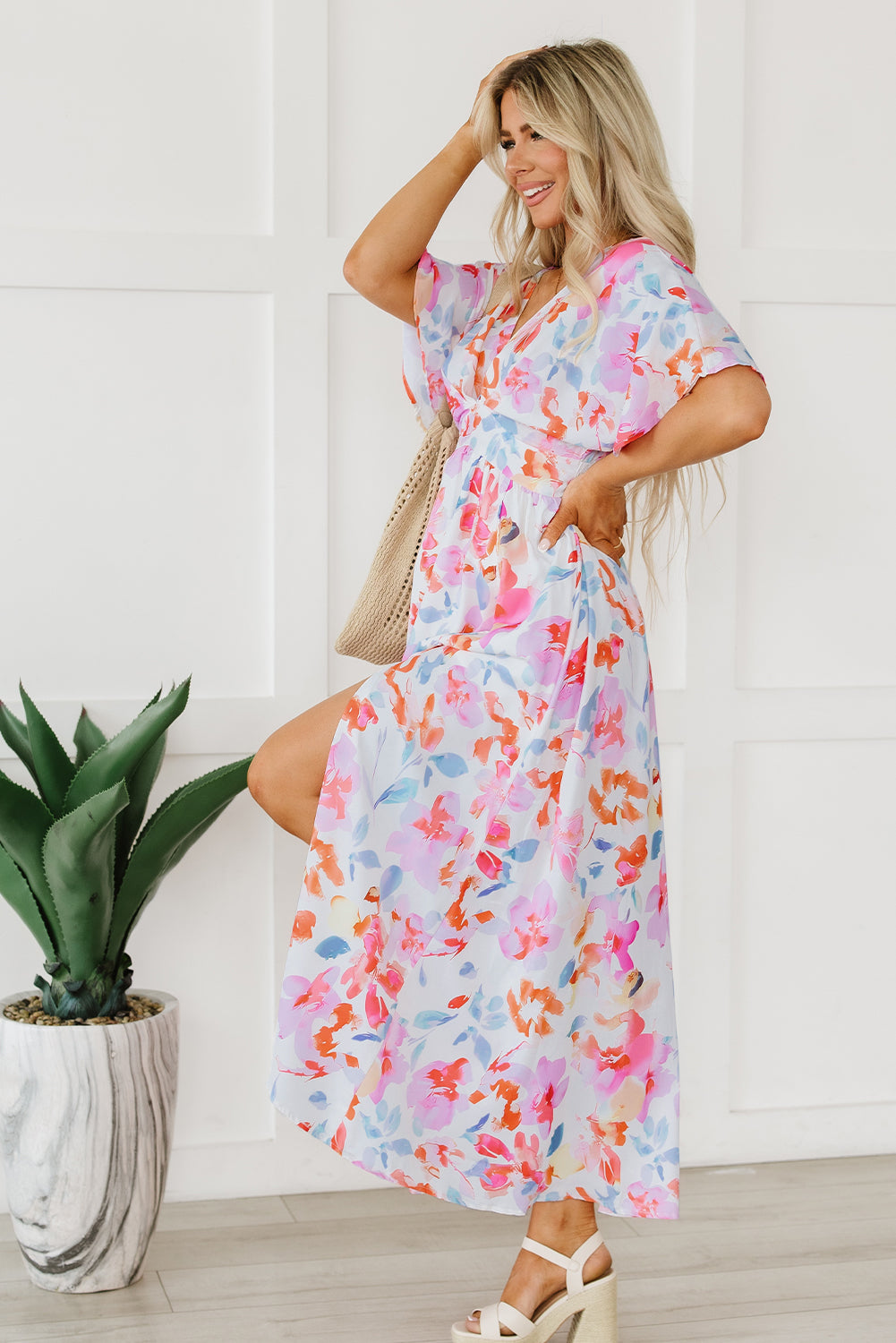 Robe longue multicolore à imprimé floral tropical froncé à col en V