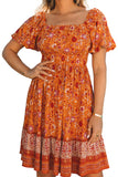 Robe fleurie fluide orange à col carré et manches bouffantes