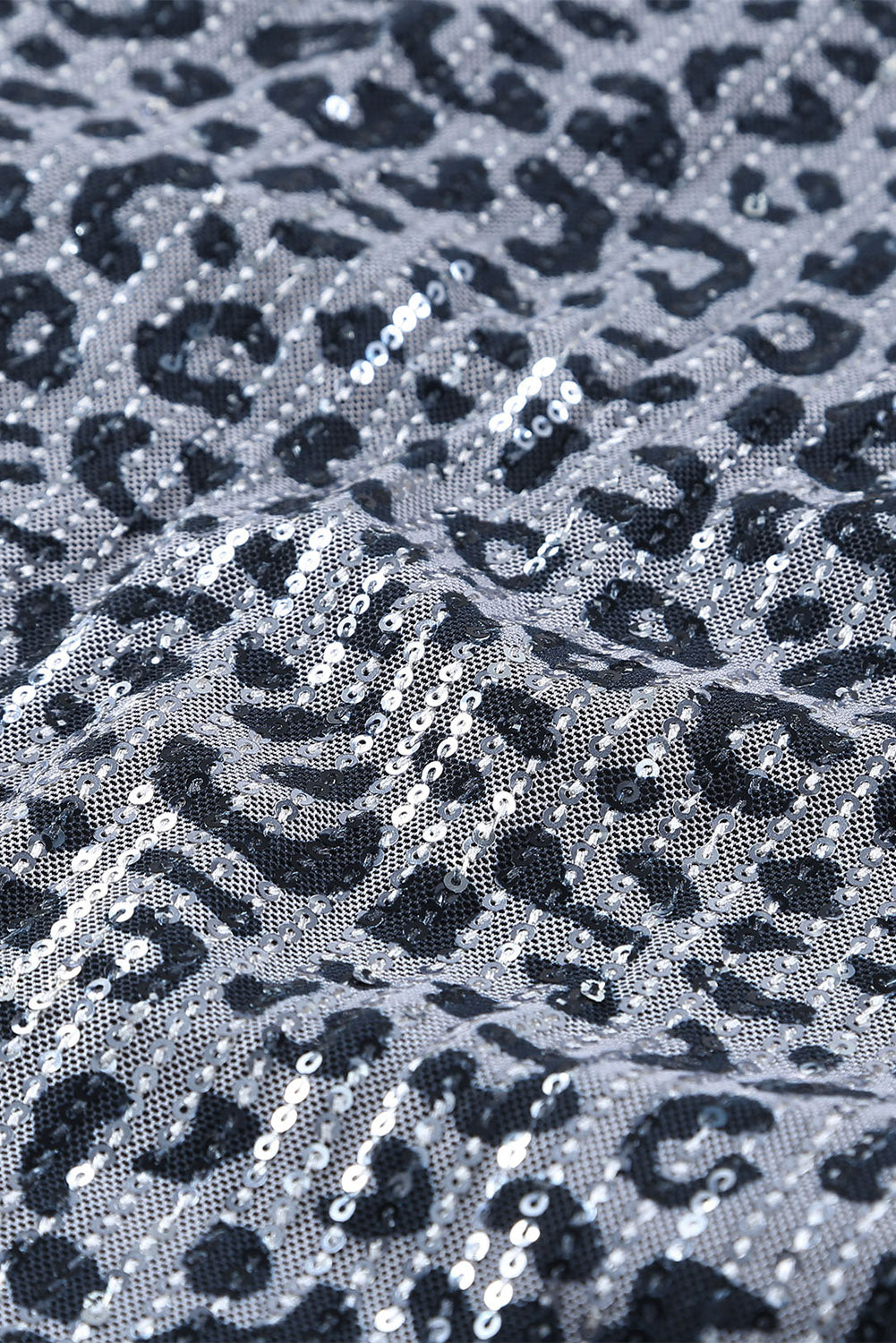 Robe portefeuille grise à paillettes léopard et col en V avec cravate