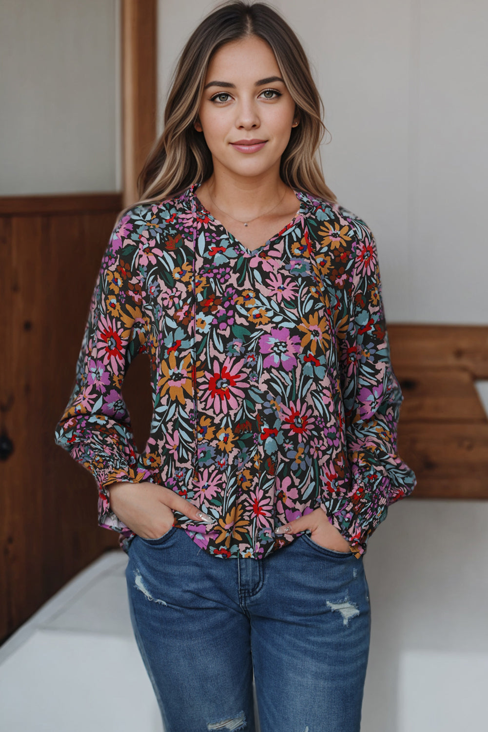 Blouse multicolore à col en V et manches longues à volants et imprimé floral