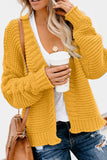 Cardigan jaune en grosse maille ouvert sur le devant