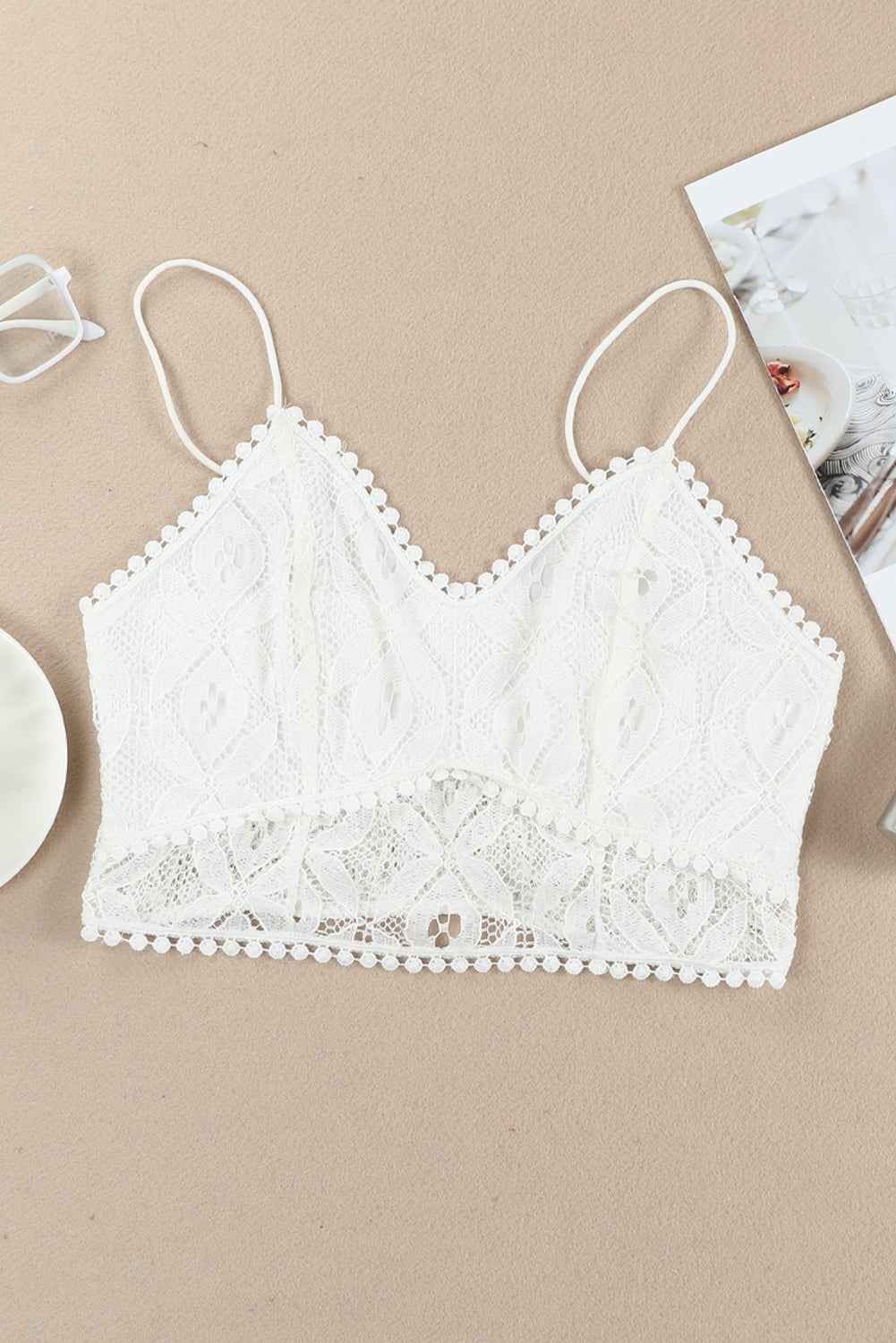 Bralette smockée blanche en dentelle au crochet à pois