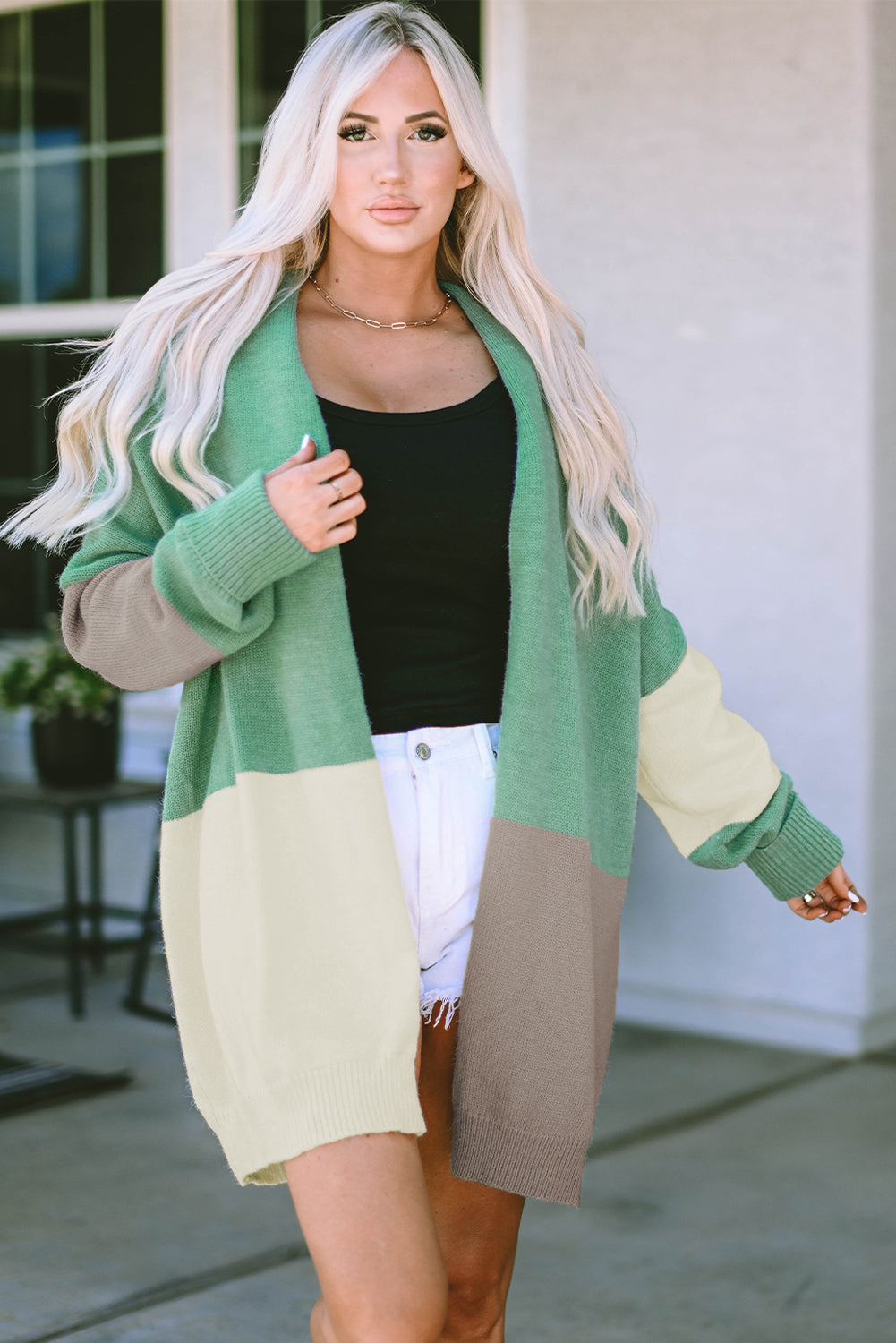 Cardigan épais drapé vert color block ouvert sur le devant