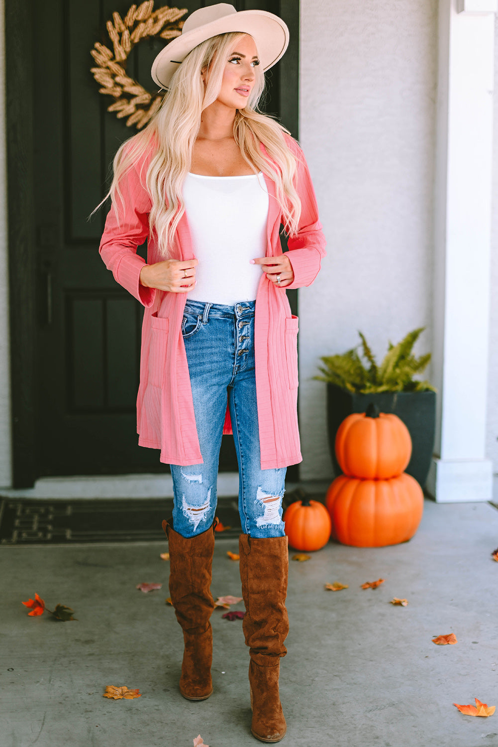 Cardigan en tricot rose ouvert avec poches sur le devant